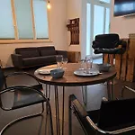 Luftiges Upcycling Studio Im Eg - Zentral